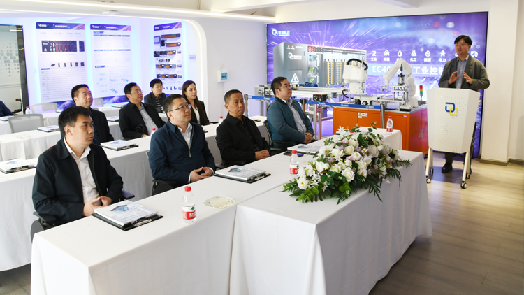 工业和信息化部、、、云南省工信厅辅导一行莅临js3845金沙线路科技集团调研领导工作