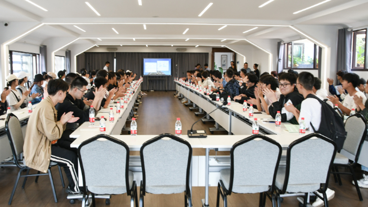 昆明理工大学机电工程学院师生至js3845金沙线路科技集团参观互换