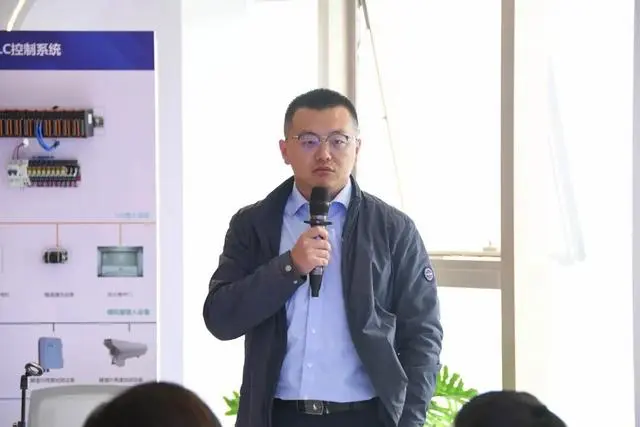 1716165952190689 技术中心总监彭勃