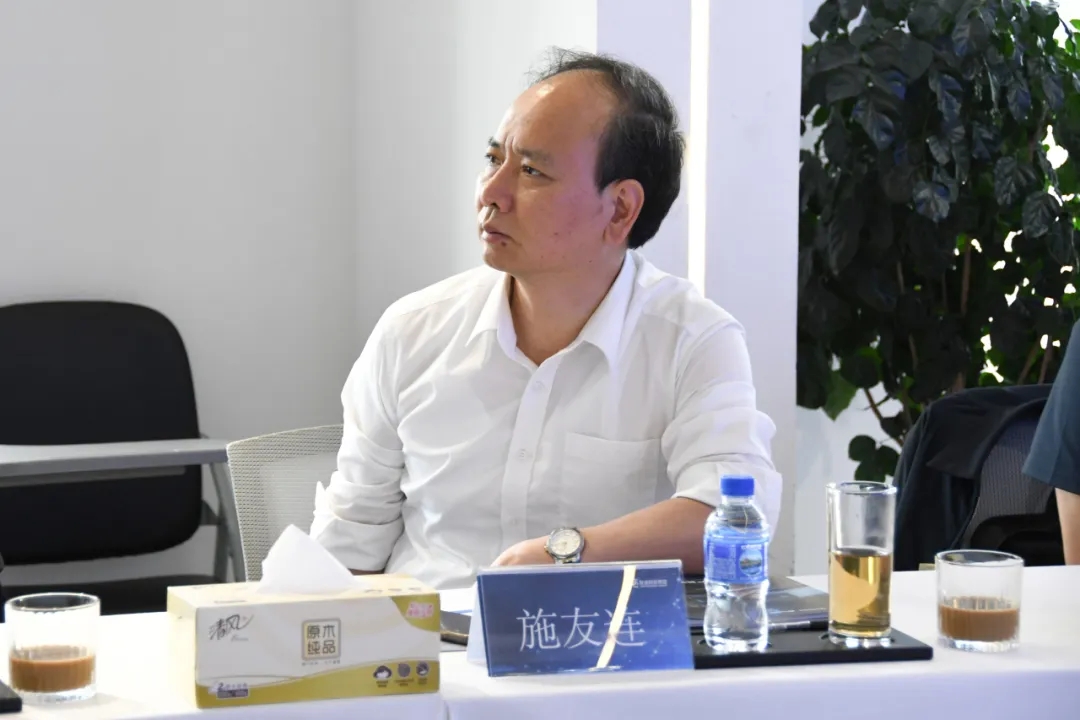 1752542310100486 云南省人民当局副秘书长、工信厅副厅长施友连