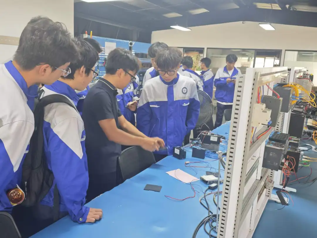 昆明工业职业技术学院电气学院师生走进js3845金沙线路科技发展认知实习