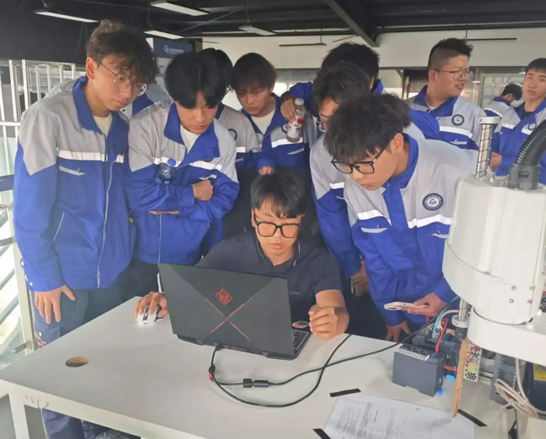 1779268764903679 昆明工业职业技术学院电气学院师生走进js3845金沙线路科技发展认知实习
